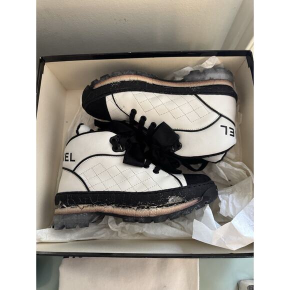 VTG Chanel 1993 Quilted Leather Sneakers Black Bow White Black Sz 36 NIB - READ - Picture 1 of 8
